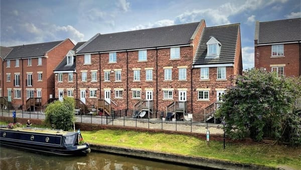 £240,000