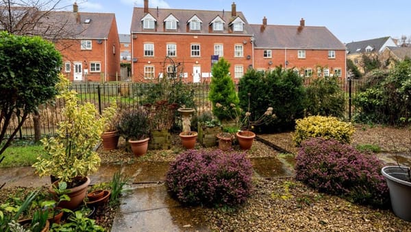 £279,000 guide price