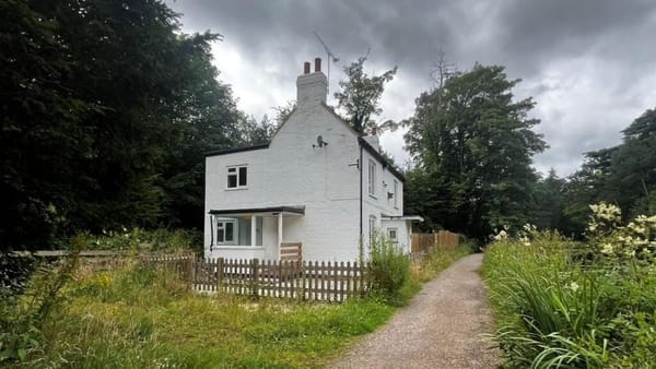 £250,000