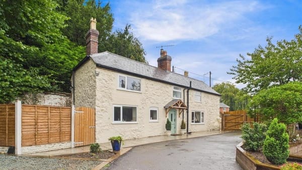 £450,000