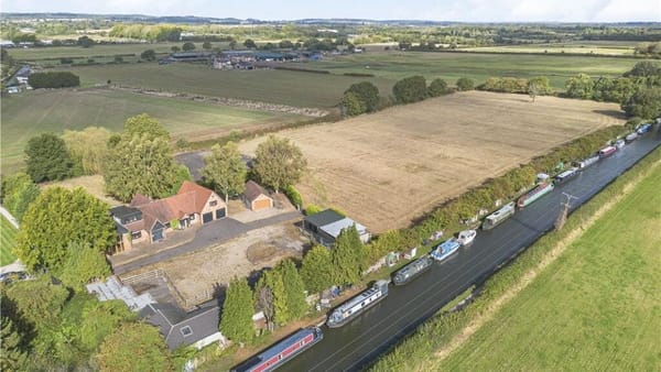 £1,250,000