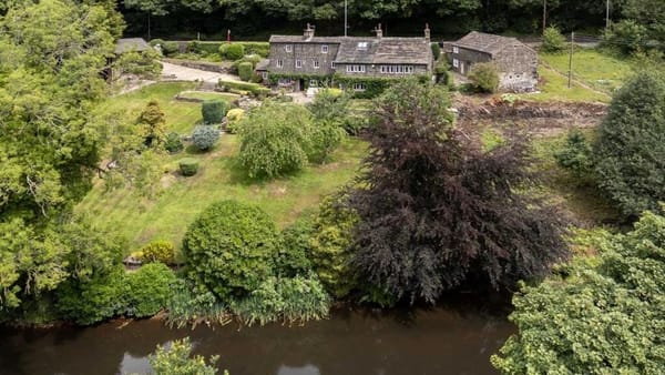 £950,000 guide price