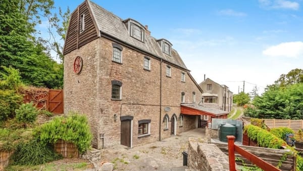 £370,000 Guide Price