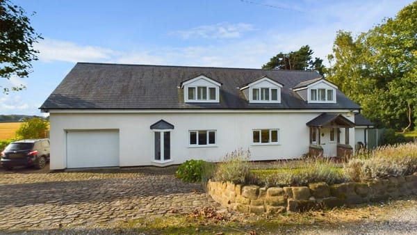 £725,000