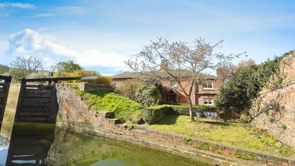 £600,000 guide price