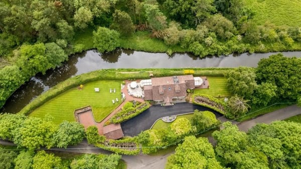 £1,100,000