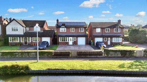 £400,000