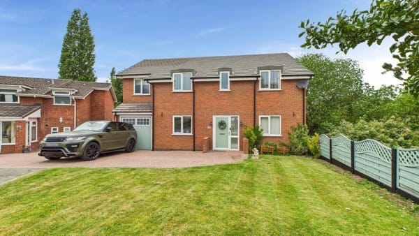 £650,000