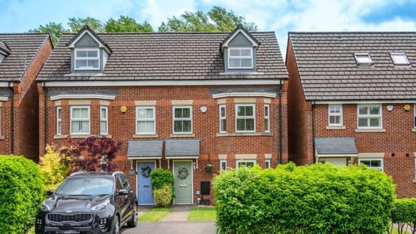 £320,000