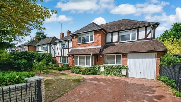 £550,000