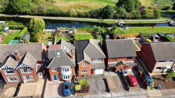 £375,000