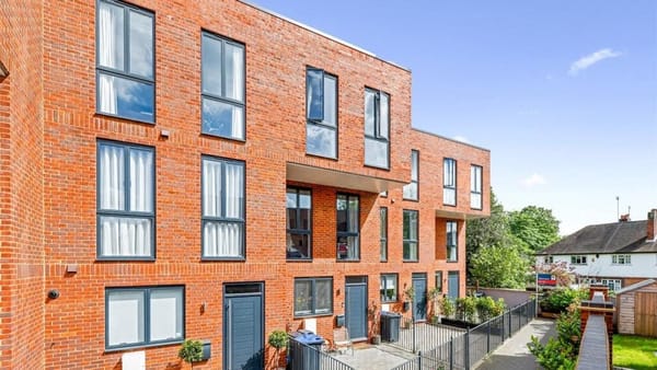 £725,000