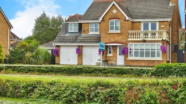 £475,000