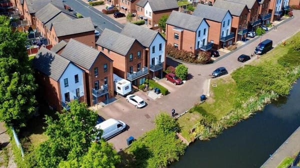 £380,000