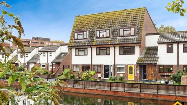 £840,000