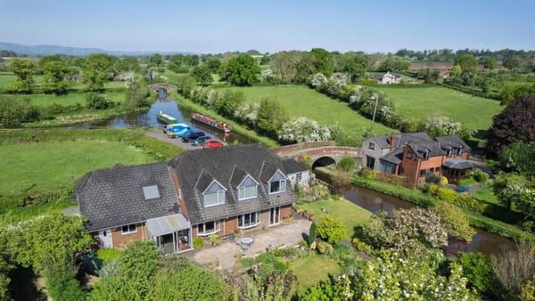 £650,000