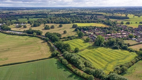 £875,000