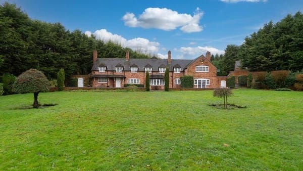£1,650,000