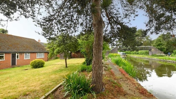 Canalside Homes for Sale from £500k to £700k (June '25)